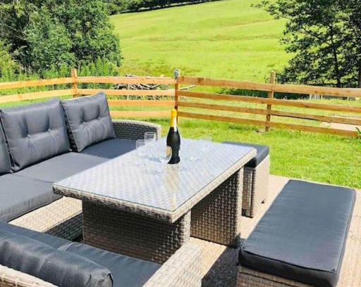 Llanfyllin House | The Aviary
