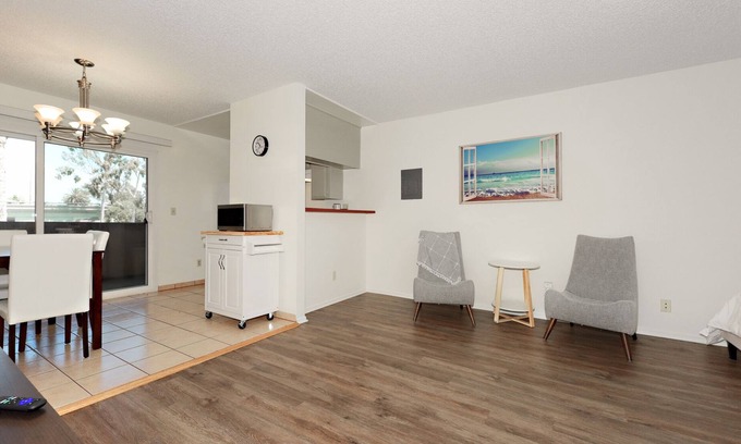 Palms Apartment | The Bagley 210