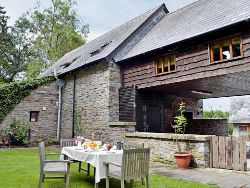 Three Cocks House | The Bailey