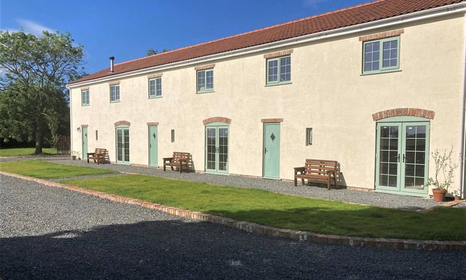Dogdyke Cottage | THE BARN, ASHTREE FARM, with open fire in Boston