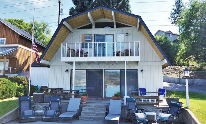 Ardenvoir Cabin | The Barn at The Lake; Waterfront Home within Chelan’s ‘Golden Mile’!