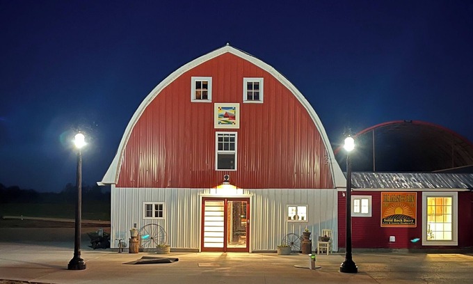 Browerville House | The Barn Inn at Solid Rock, family and friends retreat in the country.