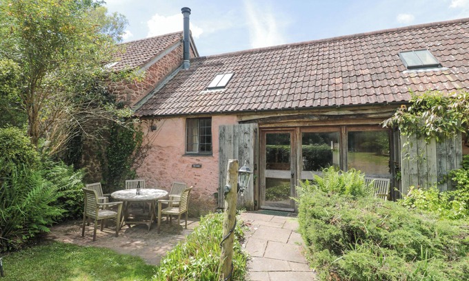 Fiddington Cottage | THE BARN, pet friendly, character holiday cottage in Bicknoller