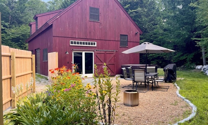 New Gloucester House | The Barnhouse with hot tub