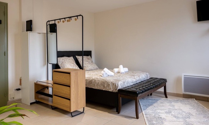 Sable-sur-Sarthe Apartment | The Baroque Room ~ Parking ~ Autonomous Arrival