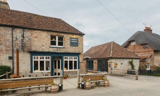 Freefolk Apartment | The Barrel Room at The Northbrook Arms