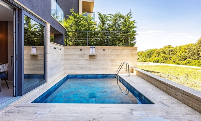 Kozino Apartment | The Bayfront - Luxury Pool Residence
