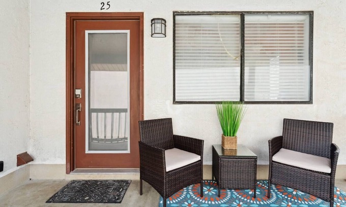 Holiday Beach Condo | The Beach & The Bum! 2- Min Walk to The Beach!