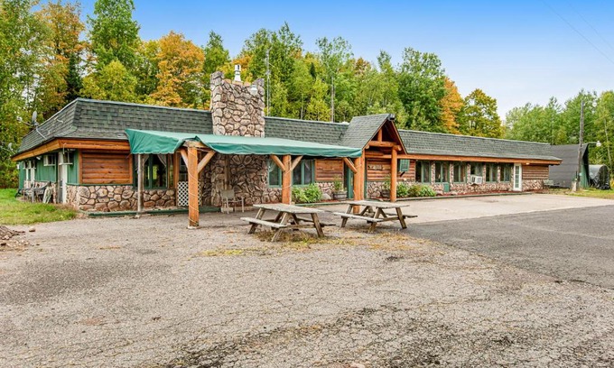 Presque Isle House | The Bear Lodge