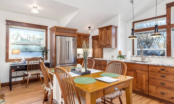 University Park Apartment | The Beautiful Bear’s Den! Walk to Old Town & CSU!