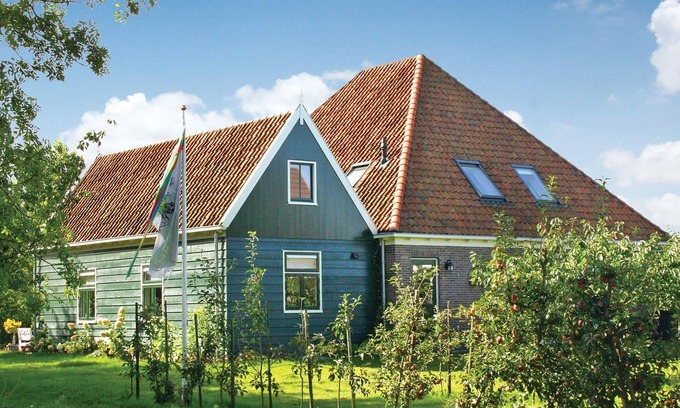 Neck House | The Beemster in North Holland is a polder that was reclaimed in 1612. The area is on the UNESCO Worl
