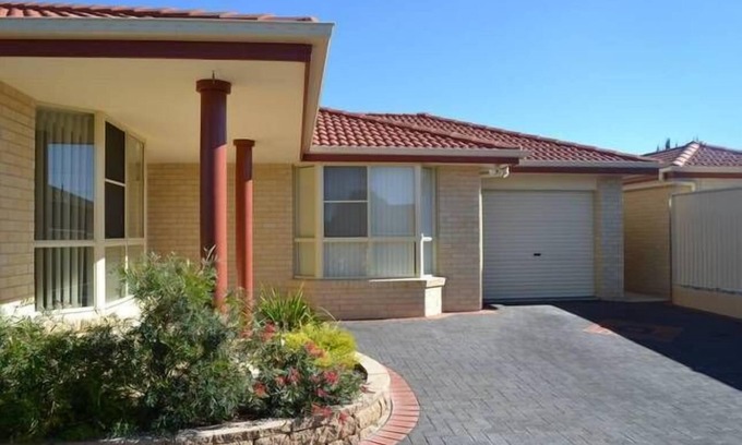 South Tamworth House | The Bell House- FREE WiFi/FOXTEL,0PEN-PLAN LIVING