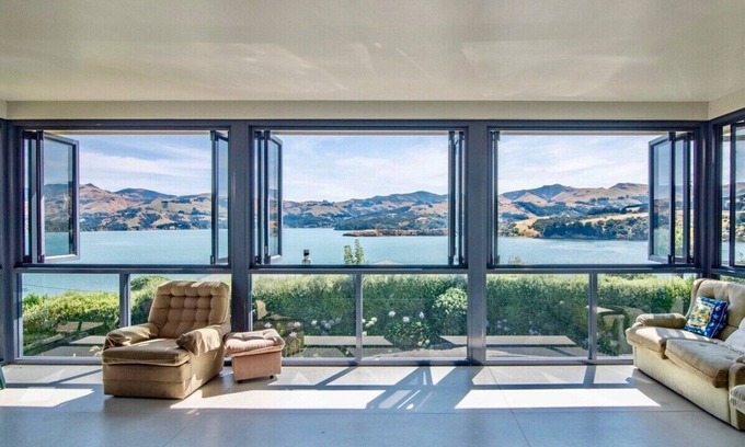 Akaroa House | The Bellbird's Nest - Takamatua Holiday Home