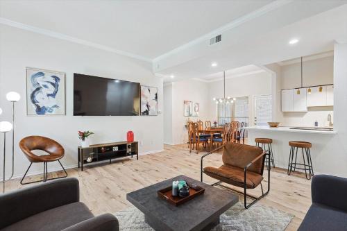 North Dallas Apartment | The Best of The North Dallas Area Pool & Patio