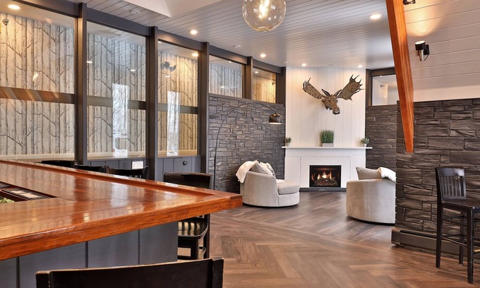 Killington Cabin | The Birch Ridge: English Gentleman's Room #9 - King Suite In Killington, Vermont. Hot Tub. 1 Bedroom Home