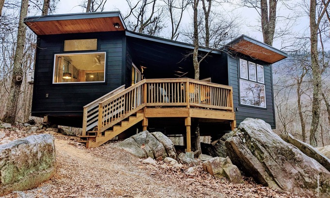 Chattanooga Cabin | The Bird House ~ A modern treehouse in the forest ~ 15 minutes from downtown