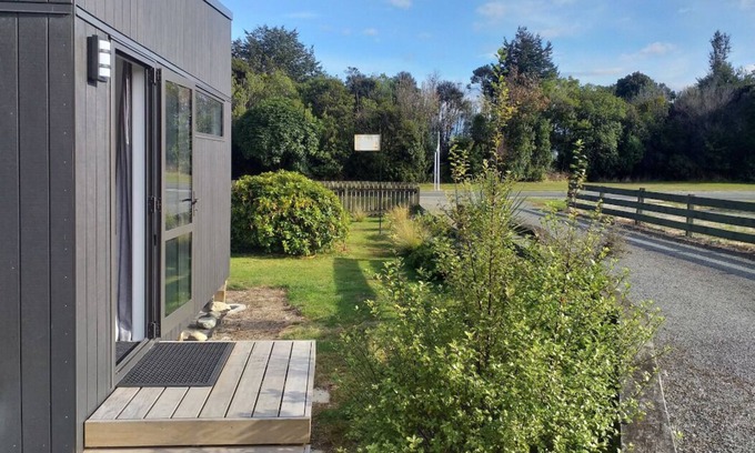 Manapouri House | The Bivy- Manapouri Lakefront