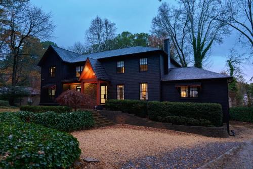 Buckhead Villa | The Black House At Victoria Mill Buckhead