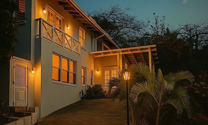East End Villa | The Blu-Edge - 3-bedroom Beach Villa Oceanview + FREE Wyndham Resort Access