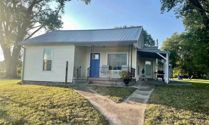 Florence Cottage | The Blue Door Placen
