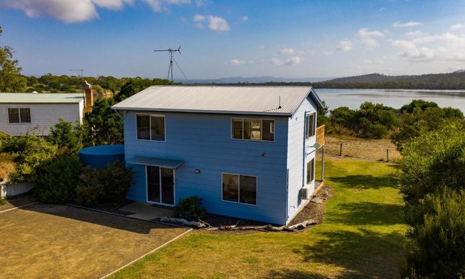 Coles Bay House | The Blue House