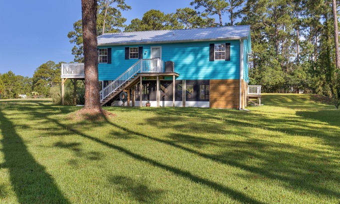 Theodore House | The Blue House~Private Waterfront~Boat Slip~Kayaks
