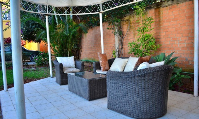 Ambohibao Villa | The blue room is an accent of modernity in the silence of the surrounding garden