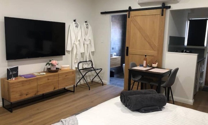 Penwortham Apartment | The Blush 2 - Style in the vines
