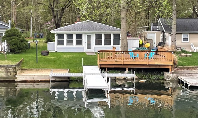 Kendall House | The Boat House - Cozy cottage on beautiful Gravel Lake