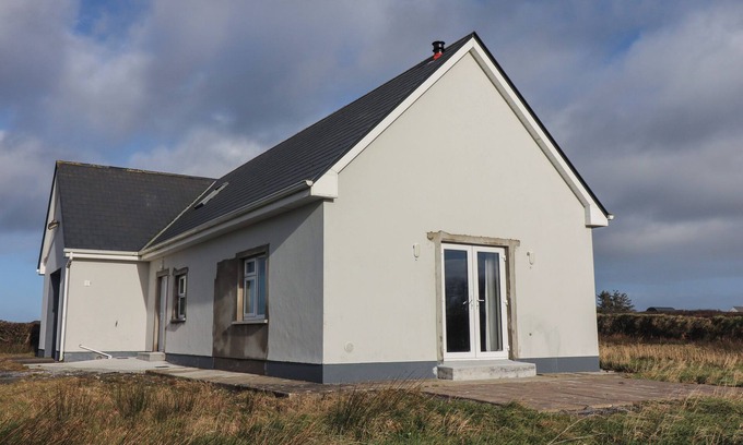 Carrigaholt Cottage | THE BOATHOUSE, family friendly in Carrigaholt, County Clare