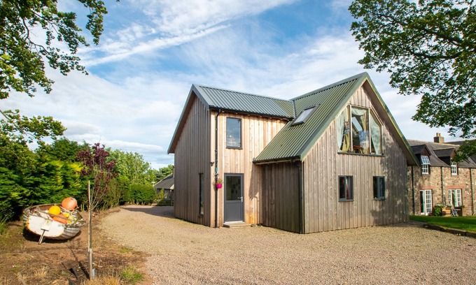 Stonehaven Cottage | The Boathouse has fantastic country views near spectacular coastal walks