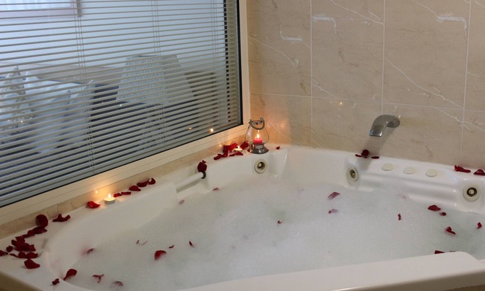 Tea Gardens Apartment | The Boathouse Luxury Apartments