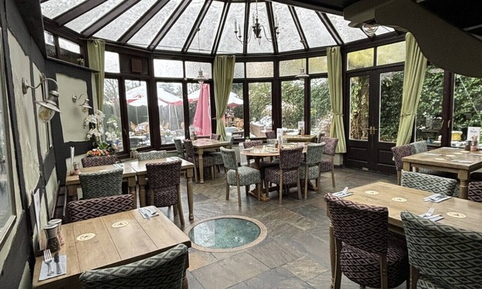 Flyford Flavell Hotel | The Boot Inn