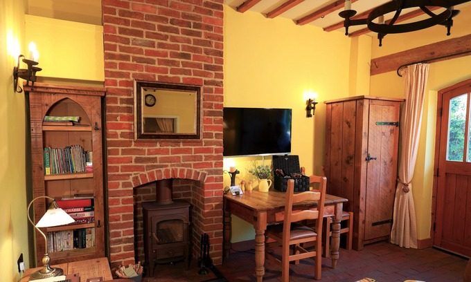 Lincoln House | The Bothy - Cosy ground floor accommodation in restored stables. Dogs welcome