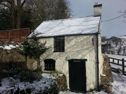 Saint Asaph House | The Bothy, wood fired hot tub, luxury spa bathroom