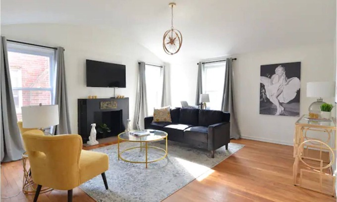 Grandview Heights Apartment | The Broadway Hot Tub Patio King Bed Fast WiFi Near OSU, Victorian Village