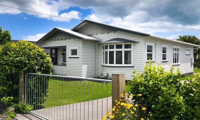New Plymouth Cottage | The Brooklands Bungalow - charming garden cottage