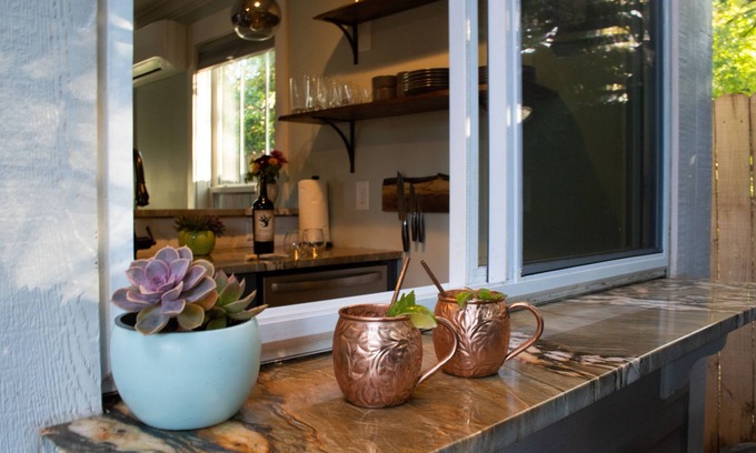 Greenville House | The Burrow-cozy boutique studio walkable to downtown