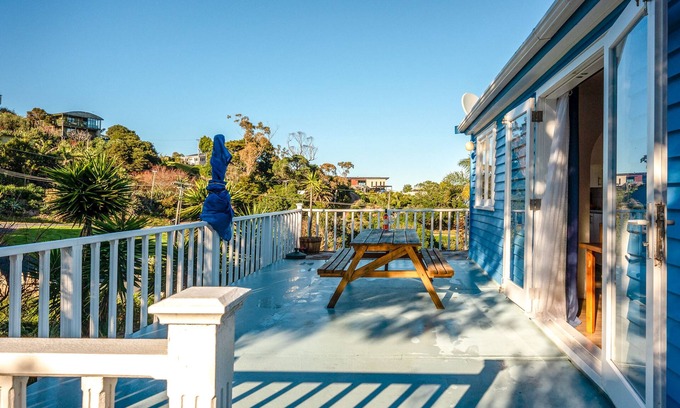 Surfdale House | The Butterfly Bach - Surfdale Holiday Home