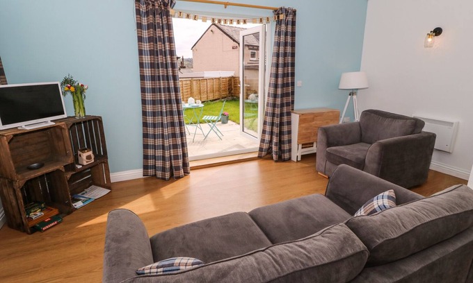 Ainley Top House | THE BUTTON BOX, with a garden in Golcar