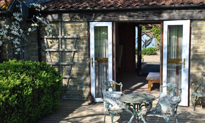 Templecombe House | The Byre lovely stone barn in rural location on the Somerset and Dorset Border