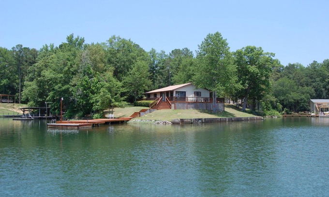 Dadeville House | The Cabin on Wisteria Lane | 2 Bed, 2 Bath