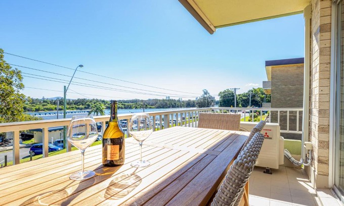 Forster Apartment | The Camelot U4 Level 1 Water Front