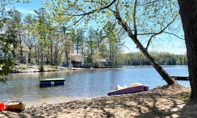Selwyn House | The Canadiana - Rustic Beachfront Cottage