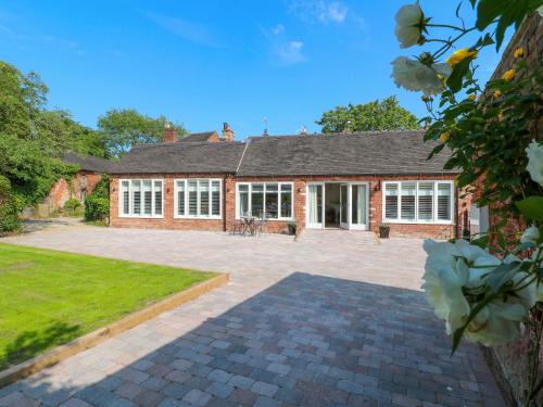 Langold House | The Canalside Cottage
