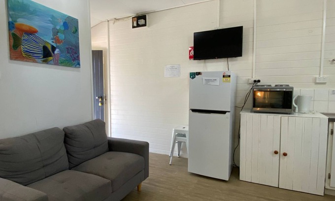 Arcadia Apartment | The Captain's Manor On Cook 5 - Compact, affordable and just minutes to Alma Bay