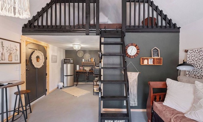 Far North Central House | The Carriage - Hidden gem inTX Hill Country!n