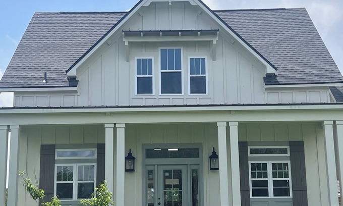Reddell Cottage | The carriage house/cottage house. Large expansive open floor plan
