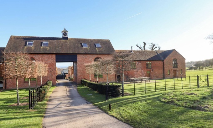Moreton Cottage | THE CARTHOUSE, pet friendly, luxury holiday cottage in Welland