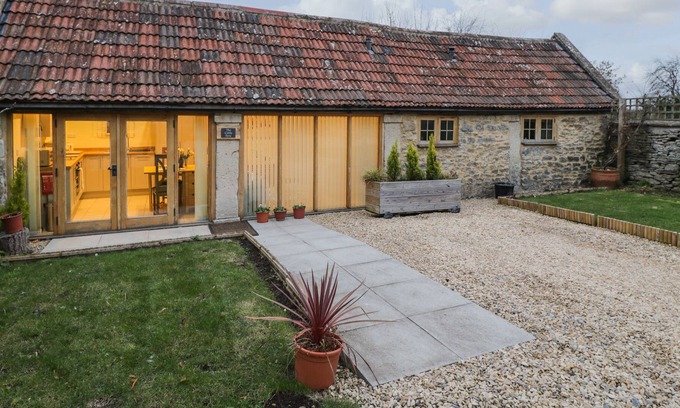 Biddestone Cottage | THE CATTLE BYRE, romantic, character holiday cottage in Corsham